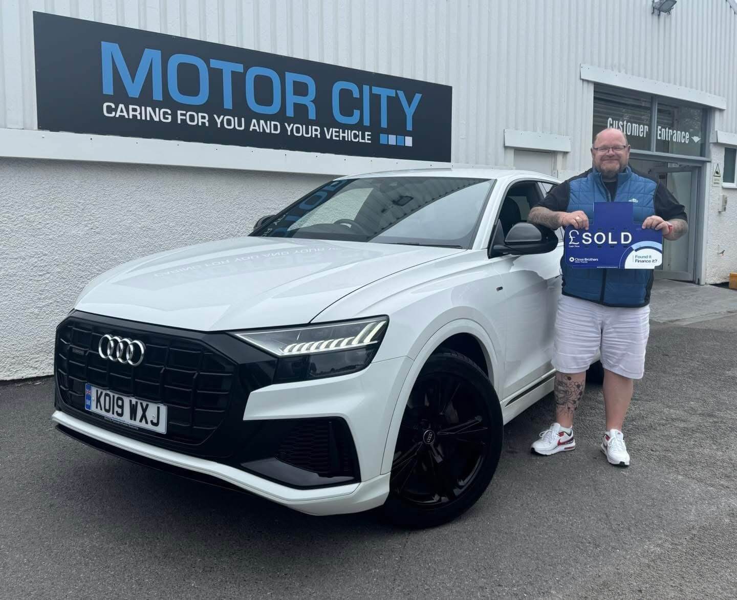 Another happy Motor City Plymouth customer